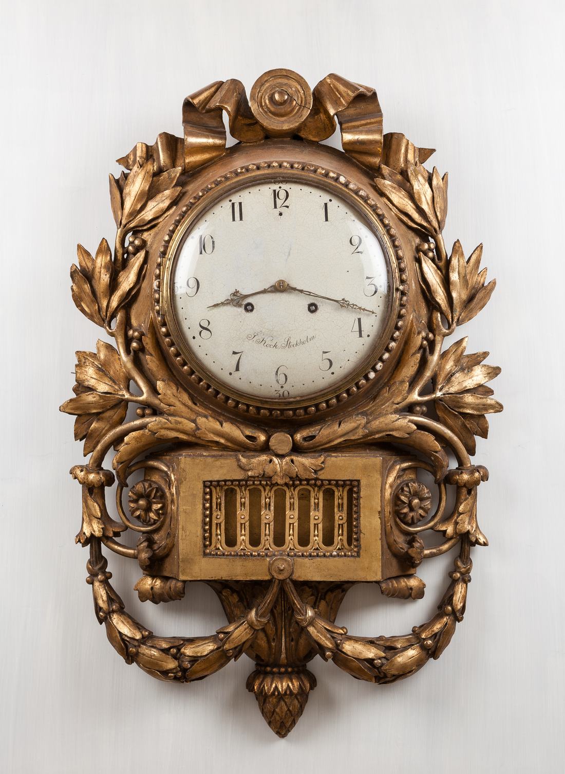 A pendulum clock